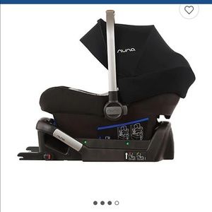 Nuna pipa light caviar car seat